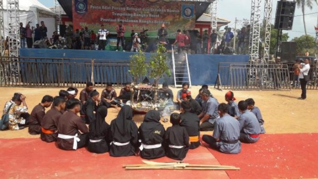 Aroma Mistis Perang Ketupat Tempilang, sang Dukun pun Tiba-Tiba Kesurupan