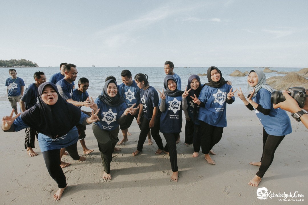 Serunya BPR Anugrah Swakerta Outbound di Tanjung Pesona Bangka