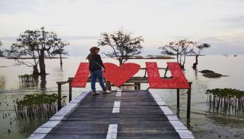 Kenapa? Pantai Tapak Antu, Dulu Disebut Batu Belubang