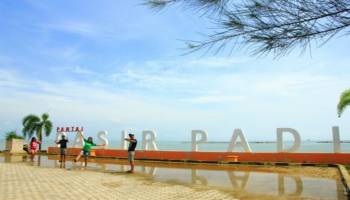 Pantai Pasir Padi Gurun Kecil Di Pesisir Kota Pangkalpinang
