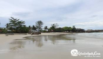 Keindahan Pantai Siangau Bangka Barat