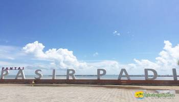 Yang Dekat Belum Tentu Mengecewakan, Liburan di Pantai Pasir Padi Pangkalpinang